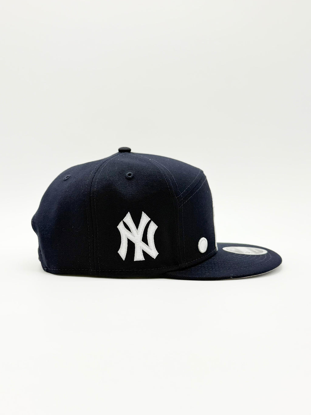 NEW ERA MLB BATTERMAN SPLIT PANEL 9FIFTY SNAPBACK EN COLOR AZUL MARINO CON DETALLES GRISES.