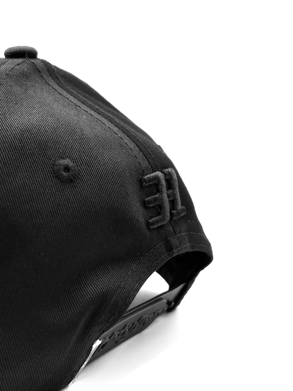 31 HATS  " NY CRYSTALS BLACK "