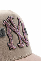 CAPS FANS "BEIGE/ROSA VISERA DE GAMUZA UNISEX"